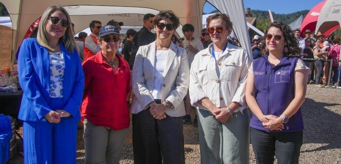 Autoridades en ceremonia de primera piedra del nuevo Hospital de Licantén