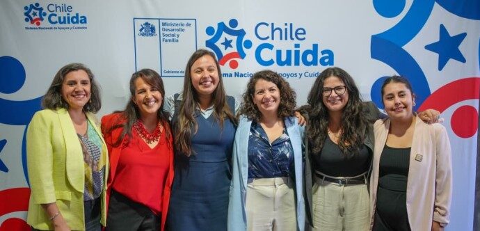 Autoridades en lanzamiento de programa Chile Te Cuida